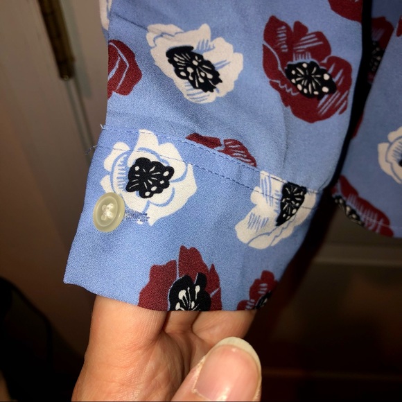 LOFT Floral Top - Picture 4 of 7